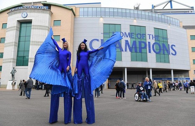 Bà xã Conte bật khóc trong ngày Stamford Bridge chào đón tân vương - Bóng Đá