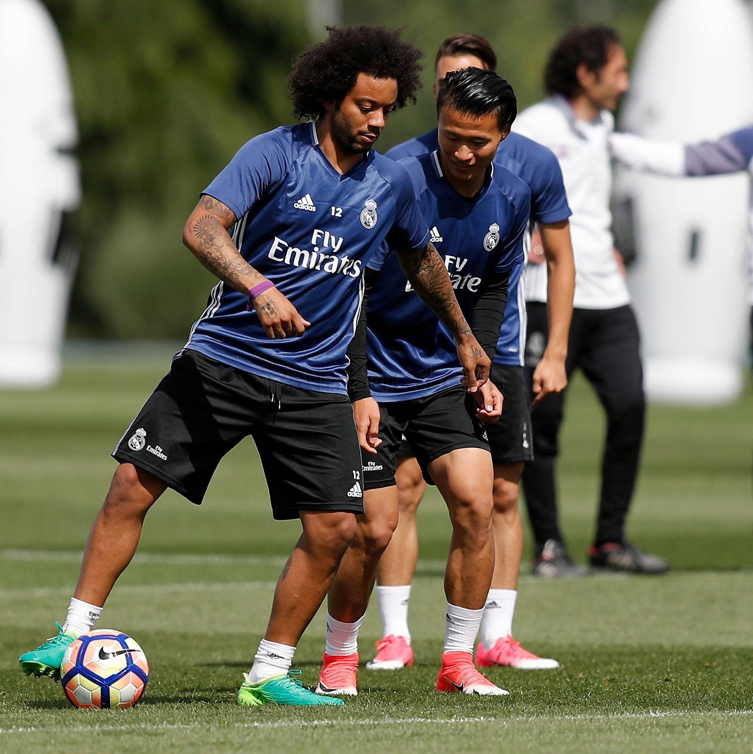 Dàn sao Man Utd hớn hở 'tự sướng' cùng nhà vô địch F1 - Bóng Đá