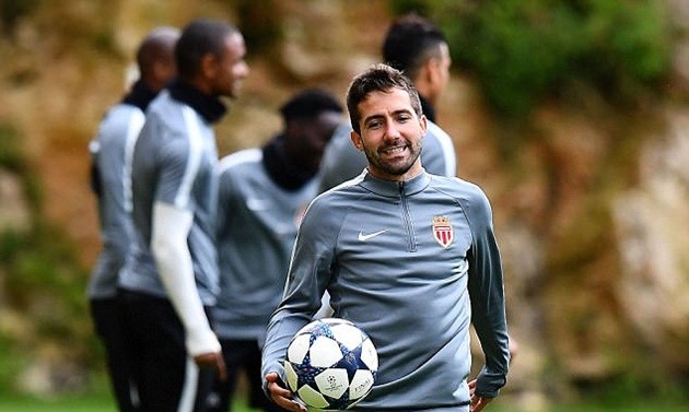 Antonio Rudiger 'quẩy' tung phòng thay đồ mừng ngôi vô địch của Chelsea - Bóng Đá