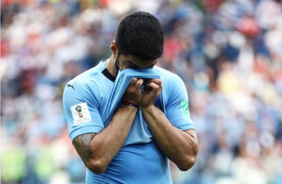 Luis Suarez rơi lệ trong ngày Uruguay chia tay World Cup 2018 - Bóng Đá