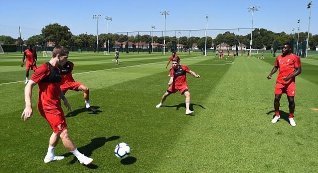 Naby Keita và Fabinho tỏ vẻ mệt mỏi trong ngày thứ 2 tập luyện cùng Liverpool - Bóng Đá
