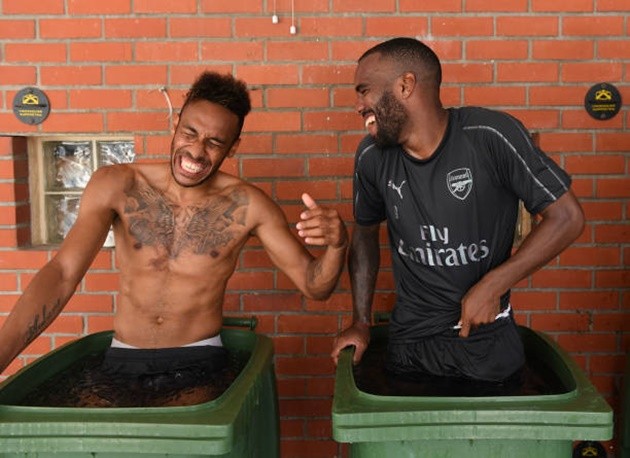 Aubameyang tái hiện màn 