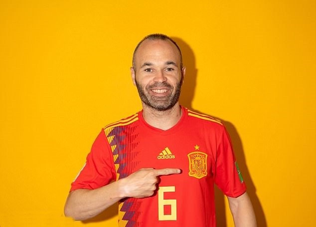 ramos khoe hình xăm - Bóng Đá