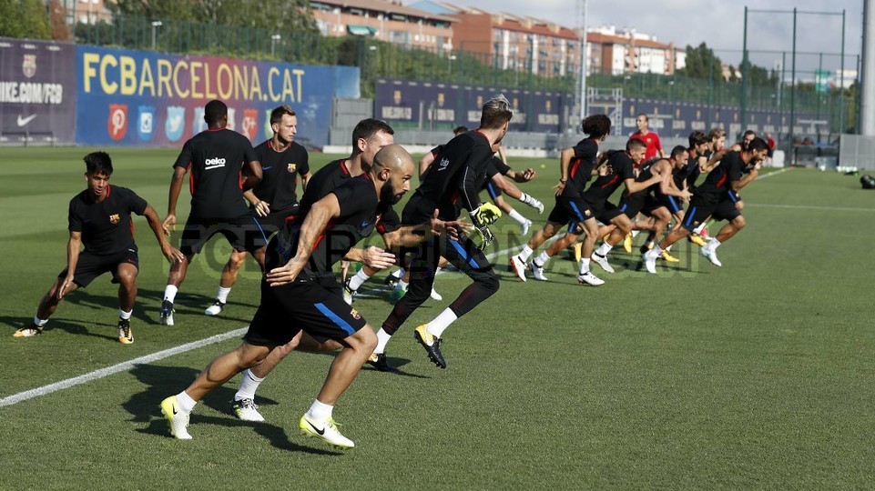 Sau tất cả, Martial đã lái xe đến sân tập Carrington - Bóng Đá
