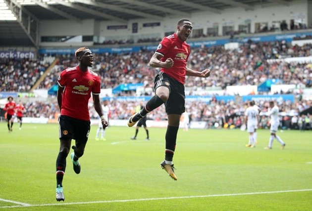 Anthony Martial dạo phố cùng bạn gái xinh như mộng - Bóng Đá