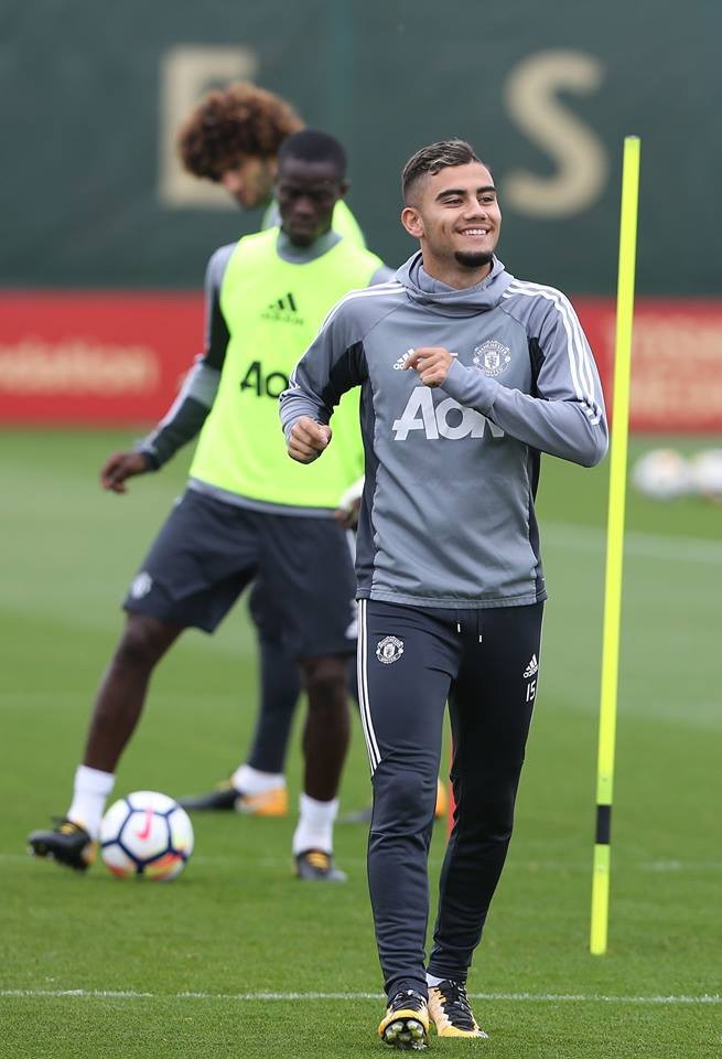 Người bí ẩn trở lại, xuất hiện trên sân tập Man Utd - Bóng Đá
