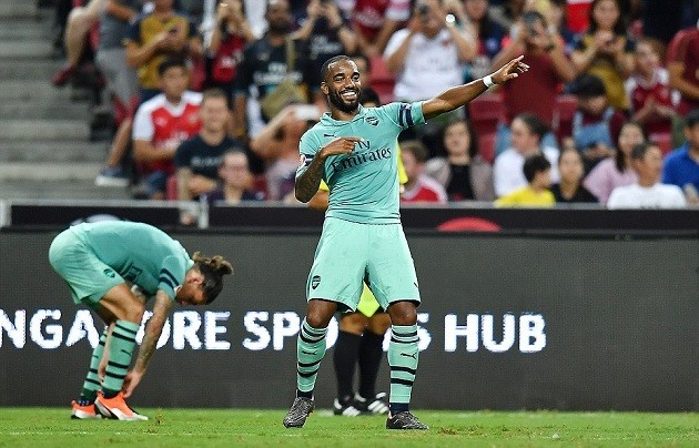 Ghi 2 bàn trong 4 phút, Lacazette chiếm trọn niềm tin của Emery - Bóng Đá