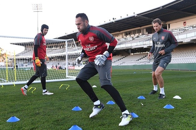 Arsenal phấn khích, làm quen sân Sydney - Bóng Đá