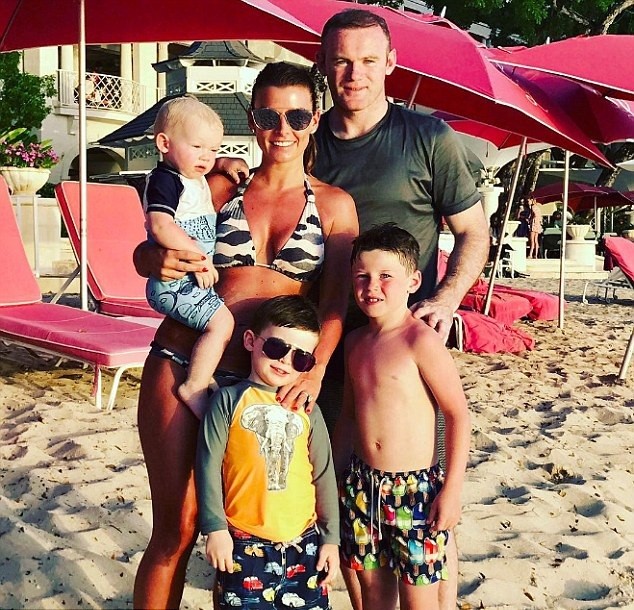 Coleen Rooney tất bật chuẩn bị hành lý cho chồng chuyển đến Everton - Bóng Đá