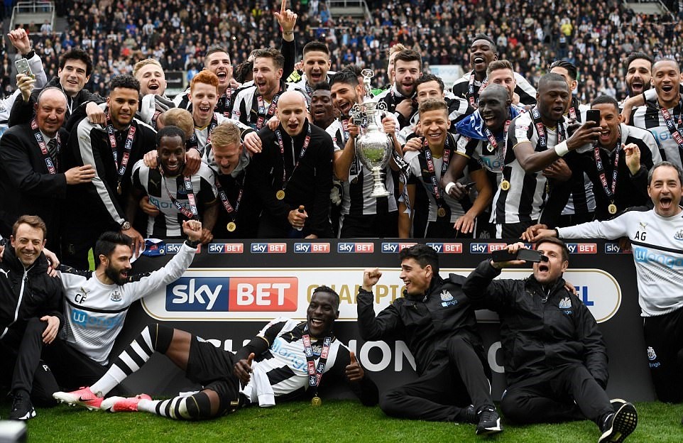 Chùm ảnh Newcastle vo địch - Bóng Đá