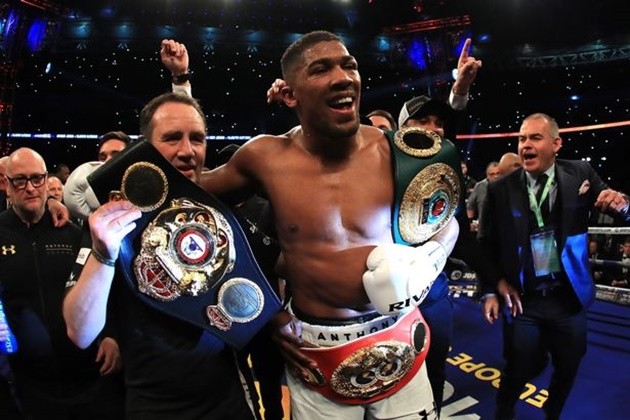 Tay đấm Anthony Joshua bất ngờ đến thăm 
