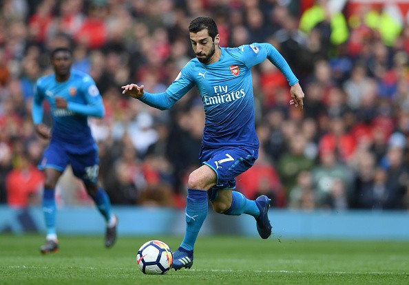 Sanchez thở 'hổn hển', đuổi theo Mkhitaryan khi vô tình gặp gỡ - Bóng Đá