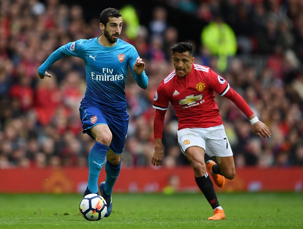 Sanchez thở 'hổn hển', đuổi theo Mkhitaryan khi vô tình gặp gỡ - Bóng Đá