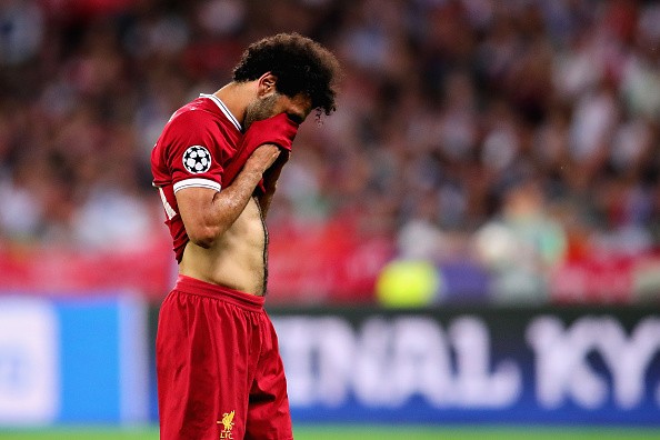 Tung chân chốt hạ Liverpool, Ronaldo bị kẻ lạ mặt phá bĩnh - Bóng Đá