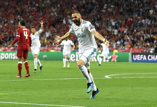 Tung chân chốt hạ Liverpool, Ronaldo bị kẻ lạ mặt phá bĩnh - Bóng Đá