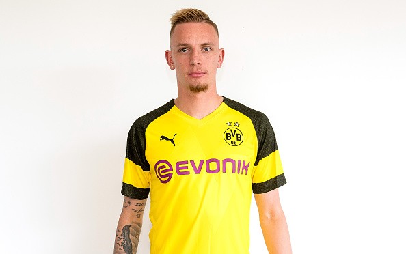 CHÍNH THỨC: 'Sói' Marius gia nhập Dortmund, Favre có tân binh đầu tiên - Bóng Đá