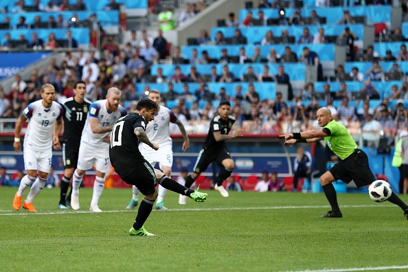 5 điểm nhấn Argentina 1-1 Iceland: Ronaldo 3 - (-1) Messi; Thấp thoáng màu thiên thanh - Bóng Đá
