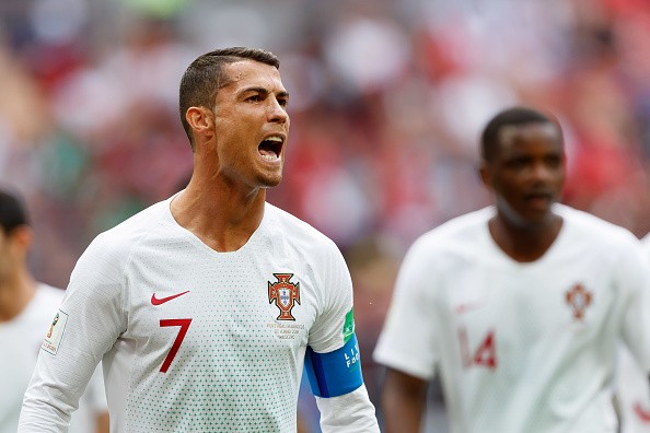 Đồng đội đá tệ, Ronaldo không một giây ngơi nghỉ - Bóng Đá
