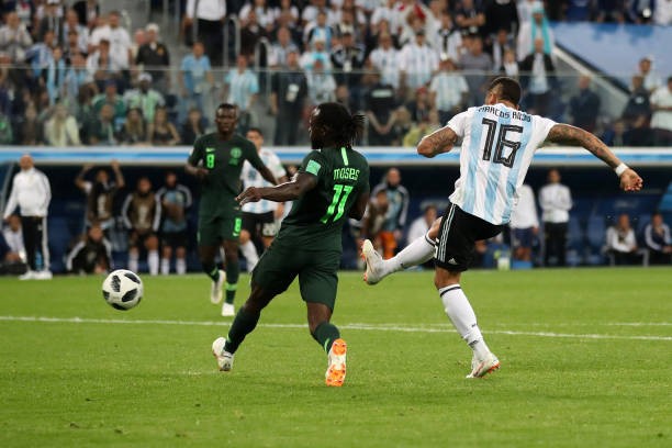 Ơn giời! Cuối cùng đã có cầu thủ Argentina đứng chung chiến tuyến với Messi - Bóng Đá