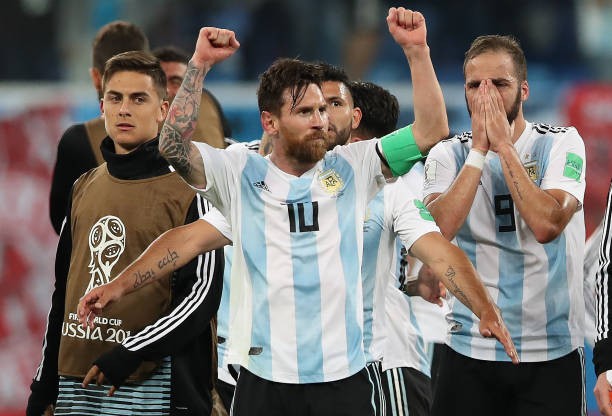 Ơn giời! Cuối cùng đã có cầu thủ Argentina đứng chung chiến tuyến với Messi - Bóng Đá