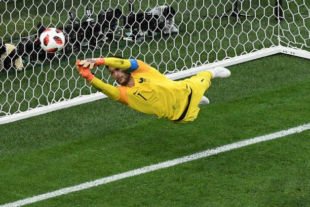 Pogba làm gì để an ủi người đàn anh Fellaini sau trận - Bóng Đá