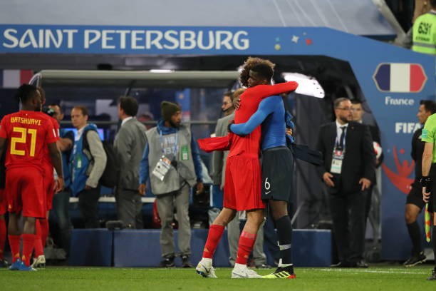 Pogba làm gì để an ủi người đàn anh Fellaini sau trận - Bóng Đá