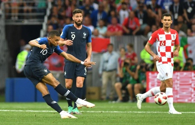 Pele chào mừng Mbappe tới ngôi đền huyền thoại - Bóng Đá