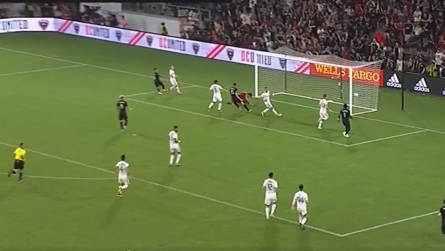 Rooney lập siêu phẩm assist - Bóng Đá