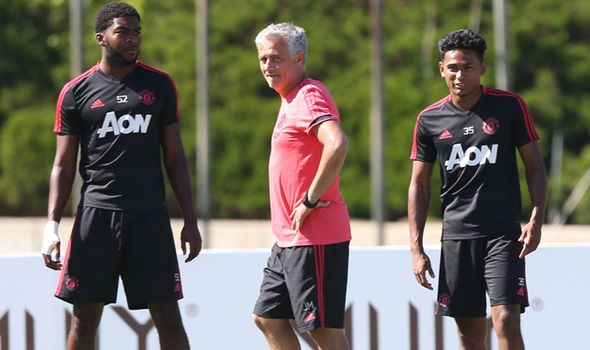 Liverpool đấu MU và Man City: Pep 