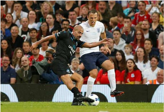 Eric Cantona tái xuất ở Old Trafford khi đá cho 'đội thế giới' - Bóng Đá