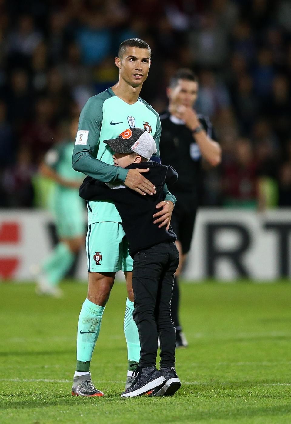Những câu chuyện sẽ khiến bạn thay đổi định kiến về Ronaldo (Phần 2) - Bóng Đá