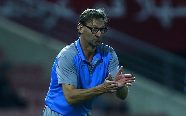 Huyền thoại Arsenal thua thảm trong trận ra mắt - Bóng Đá