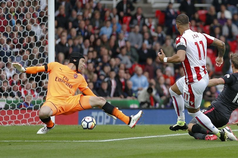 Thua Stoke, Petr Cech nhận cơn 'thịnh nộ' từ CĐV Arsenal - Bóng Đá