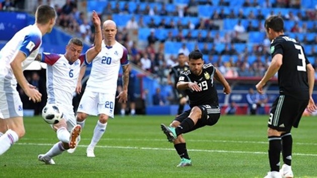 Khởi đầu chậm hơn Ronaldo, nhưng Messi sẽ đi xa hơn? - Bóng Đá