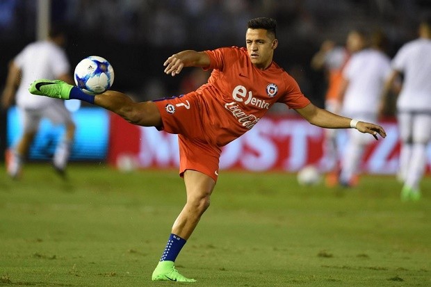Bí quyết thành công của Alexis Sanchez là nói chuyện với... chó - Bóng Đá