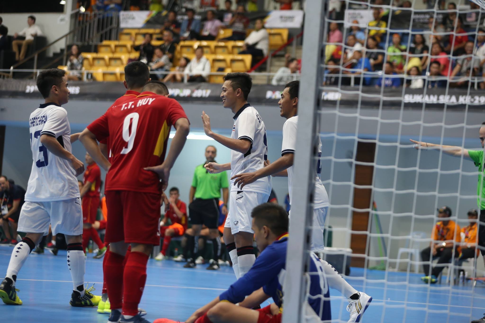 TRỰC TIẾP: Futsal Việt Nam 0-4 Futsal Thái Lan: Lực bất tòng tâm (H2) - Bóng Đá