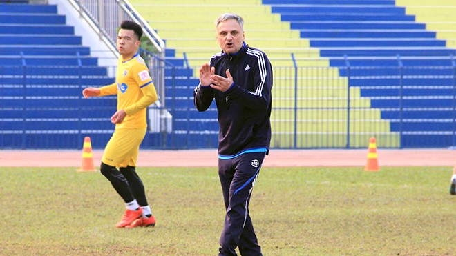 FLC Thanh Hóa sa thải HLV Marian Mihail - Bóng Đá