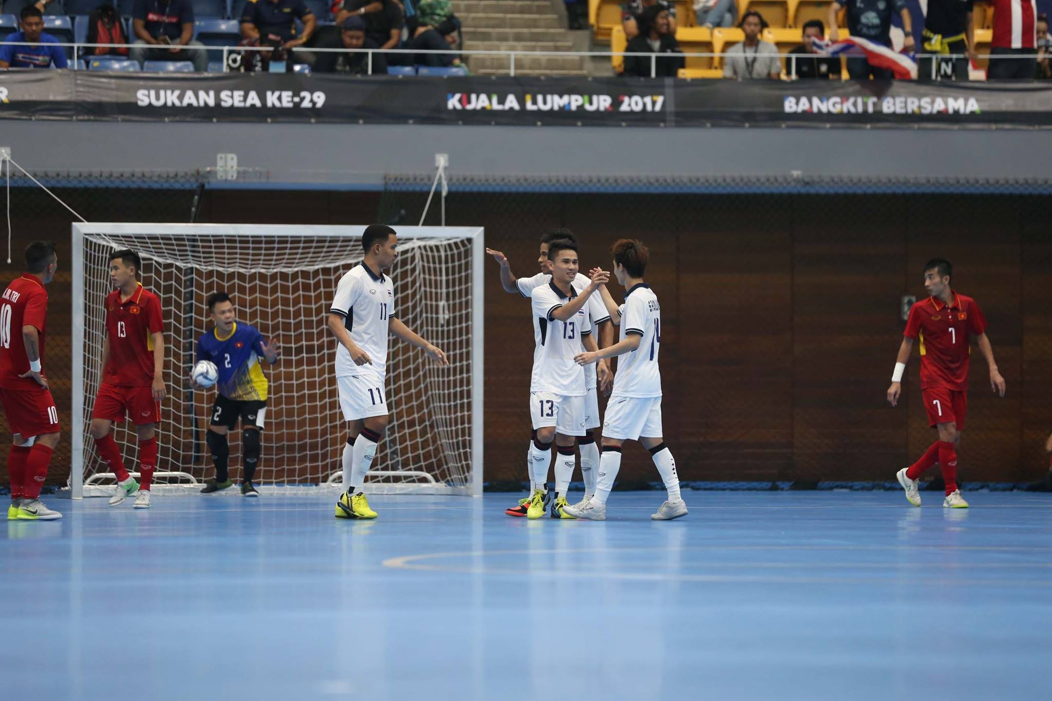 TRỰC TIẾP: Futsal Việt Nam 0-2 Futsal Thái Lan: Người Thái nhân đôi cách biệt - Bóng Đá
