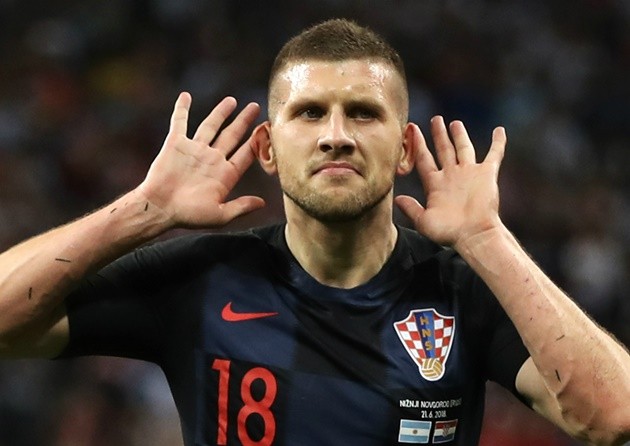 'Tôi chẳng màn việc đổi áo với Messi' - Bóng Đá