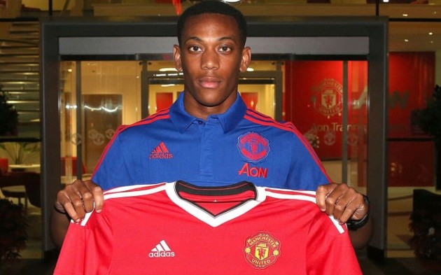 Những bản hợp đồng ngày cuối TTCN của Man Utd đã chơi ra sao? - Bóng Đá
