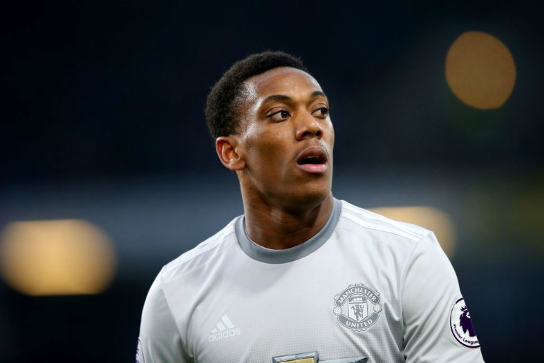 Không mua được Perisic và Willian, M.U muốn giữ Martial - Bóng Đá