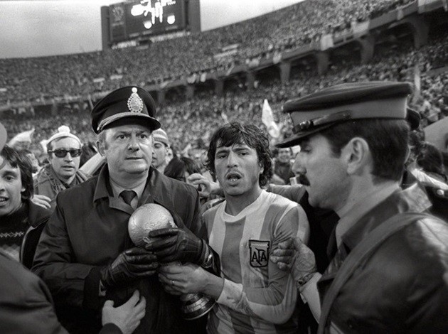 Chiến thắng 6-0, Argentina lần đầu vô địch World Cup nhờ 'mua độ' - Bóng Đá