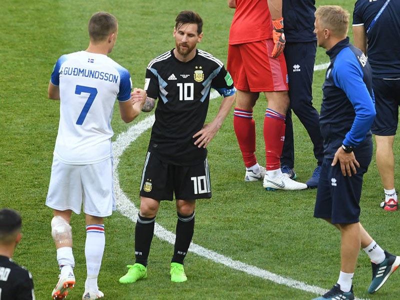 Messi đá thế thì lấy gì đọ với Ronaldo? - Bóng Đá