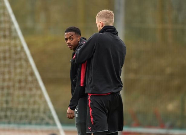 Đấu Newcastle, Arsenal trình làng tiền vệ trẻ - Bóng Đá