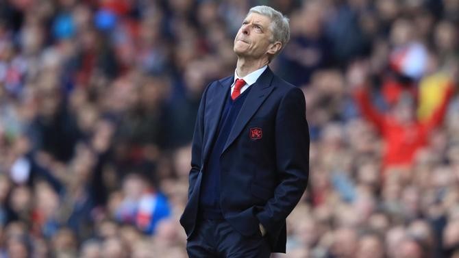 Giáo sư Wenger và gu thời trang sang chảnh bất ngờ - Bóng Đá