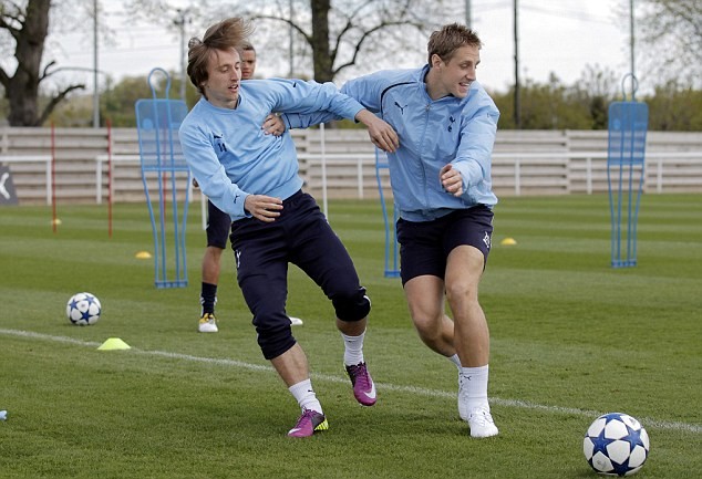 Luka Modric -  'Thánh nhọ' mang tiếng cười cho tập thể - Bóng Đá