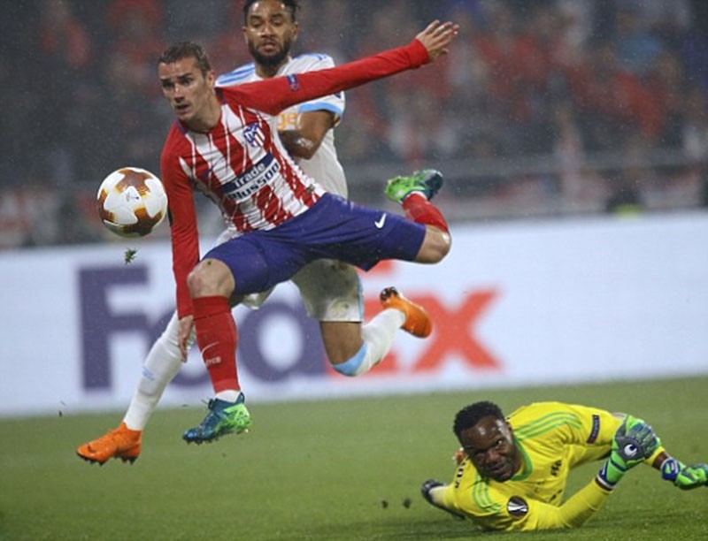 CĐV đập tivi, ném xuống sông vì đội nhà thua chung kết Europa League - Bóng Đá