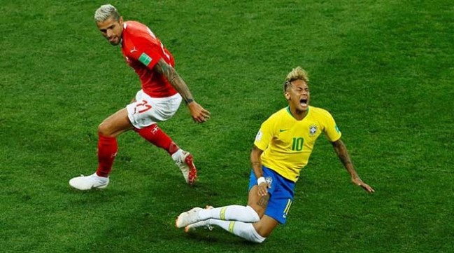 Mỗi khi Neymar bị ngã, fan ở Brazil sẽ được tặng... 1 sét đồ uống miễn phí - Bóng Đá