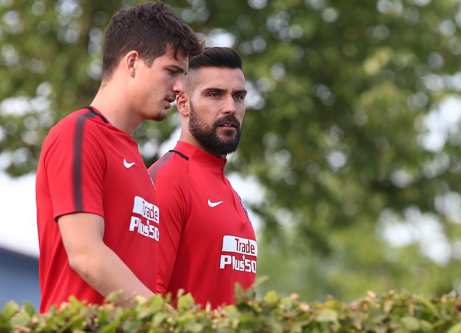 Griezmann tạo dáng 'nhí nhảnh' tại Munich - Bóng Đá