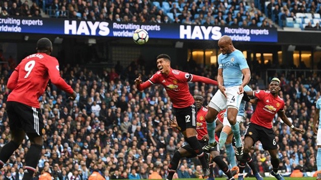 Smalling - Badboy đội lốt Siêu anh hùng - Bóng Đá